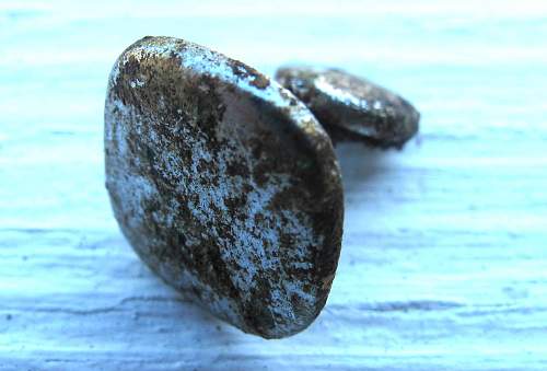 German porcelain fragments  and makers marks on other items  from conflict archaeology excavation in Finland