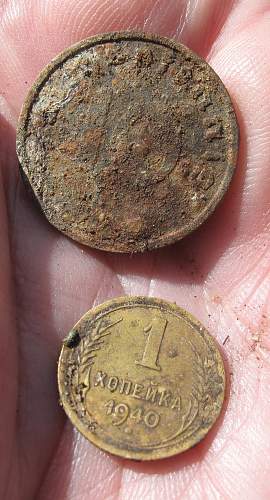 German porcelain fragments  and makers marks on other items  from conflict archaeology excavation in Finland