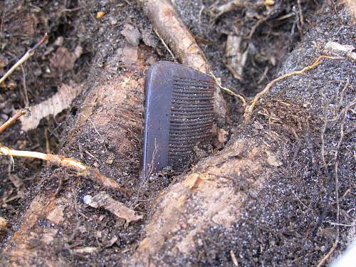 German porcelain fragments  and makers marks on other items  from conflict archaeology excavation in Finland