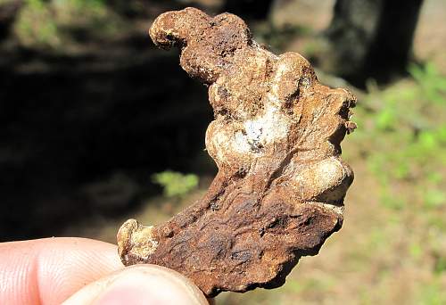 German porcelain fragments  and makers marks on other items  from conflict archaeology excavation in Finland