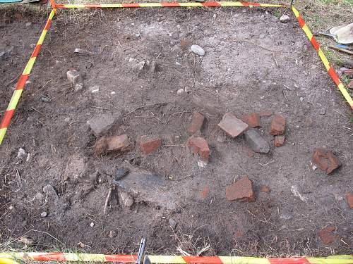 German porcelain fragments  and makers marks on other items  from conflict archaeology excavation in Finland