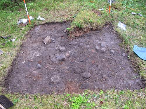 German porcelain fragments  and makers marks on other items  from conflict archaeology excavation in Finland