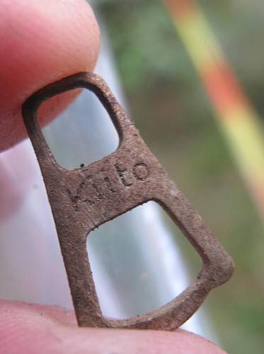 German porcelain fragments  and makers marks on other items  from conflict archaeology excavation in Finland