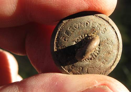 German porcelain fragments  and makers marks on other items  from conflict archaeology excavation in Finland