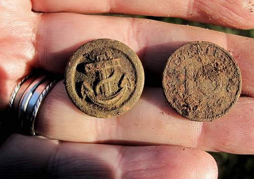 German porcelain fragments  and makers marks on other items  from conflict archaeology excavation in Finland