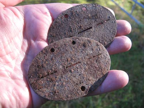 German porcelain fragments  and makers marks on other items  from conflict archaeology excavation in Finland