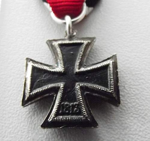 Differences between the Knight's Crosses the Iron Cross