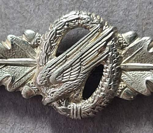 Tätigkeitsabzeichen für Fallschirmspringer 1957-1958 - Parachutists Badge 1957-1958 - Assmann Senior with pin back fastener