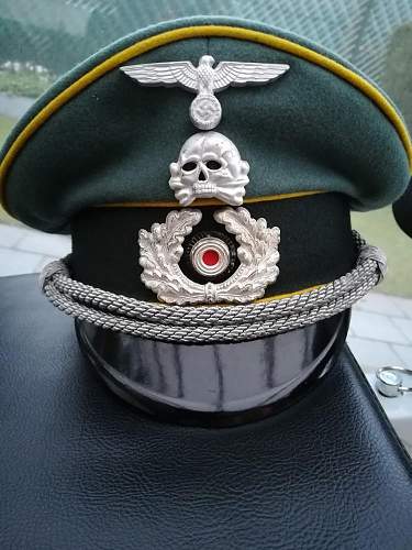 Identifying this German Cavalry Visor