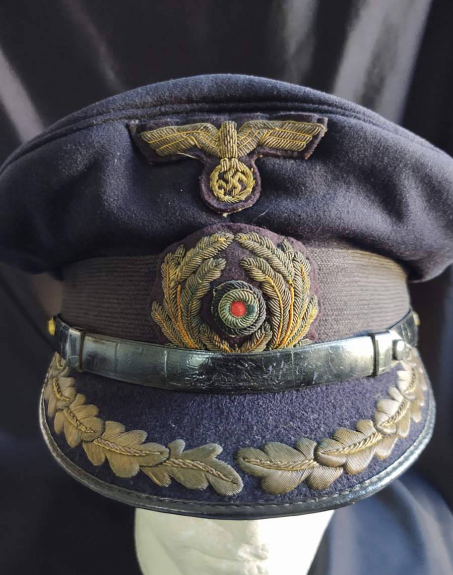 WW2 German, Soviet, Allied militaria, uniforms, awards, weapons history.  War relics forum