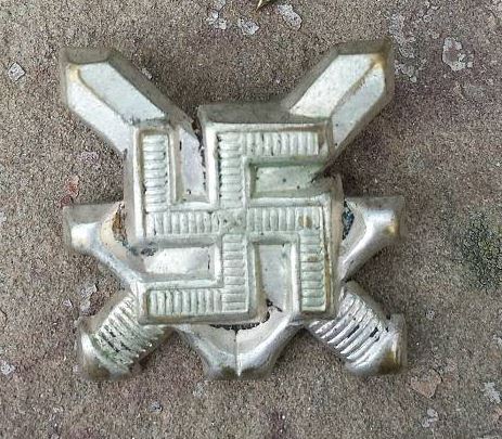 unknown cap badge