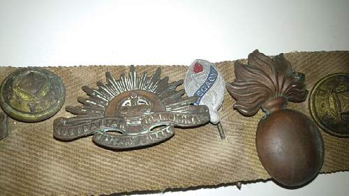 WW2 Australian/New Zealand RAAF badges on a belt!