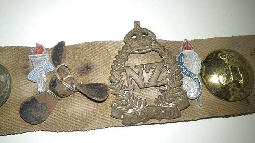 WW2 Australian/New Zealand RAAF badges on a belt!