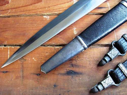 2nd Model RLB Officer / Leader Dagger with hangers