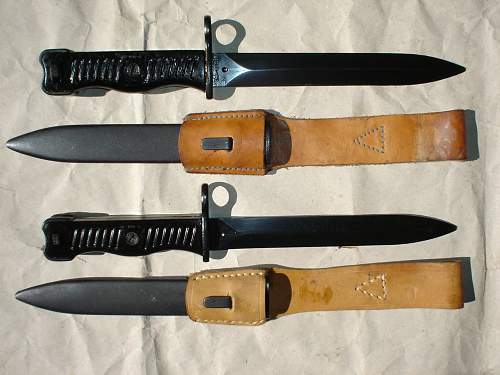 Combat knife in the form of a dagger - blade marked - WW2 maybe ? !