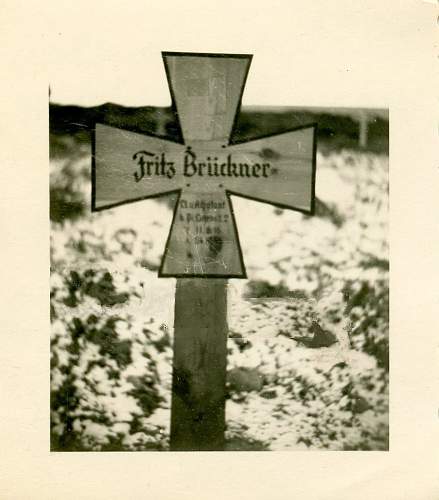 &quot;I once had a comrade&quot;. Photos of graves of German soldiers.