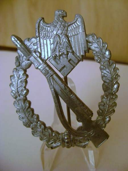 Original or fake - unmarked infantry assault badge