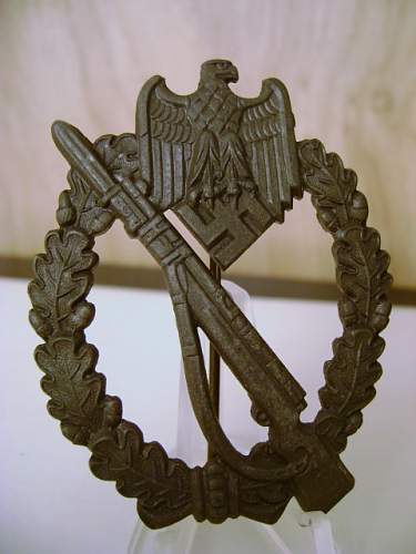 Original or fake - unmarked infantry assault badge