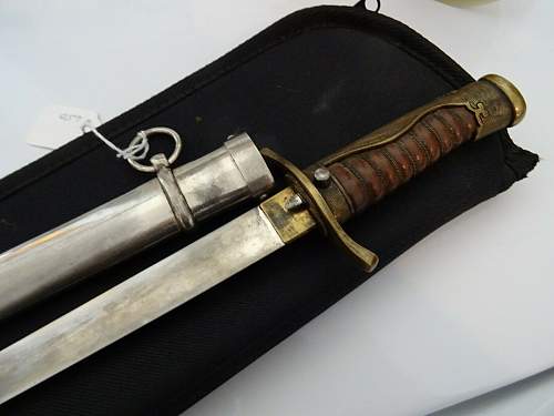 Japanese police Dirk for discussion