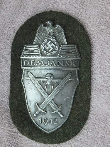 Demjansk 1942 Shield, opinions please?