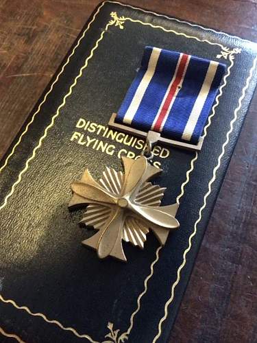 Is This a WW2 era Distinguished flying cross?