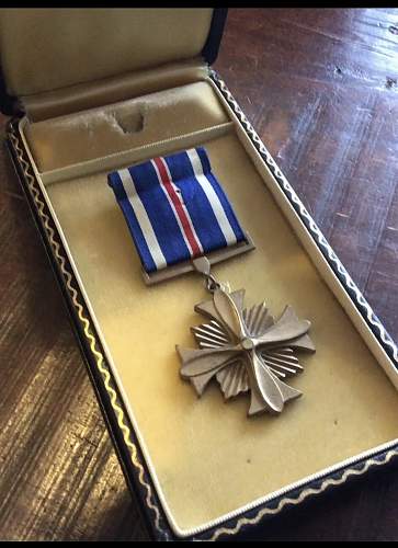 Is This a WW2 era Distinguished flying cross?