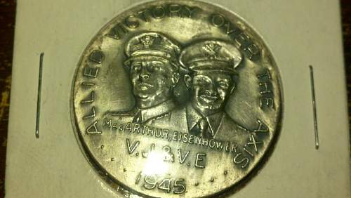 1945 Douglas MacArthur, Eisenhower medal.