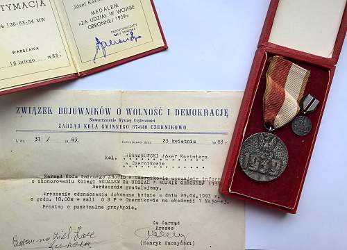 Medal Za udzia&#322; w wojnie obronnej 1939 (Medal for the War of 1939) with document &amp; miniature