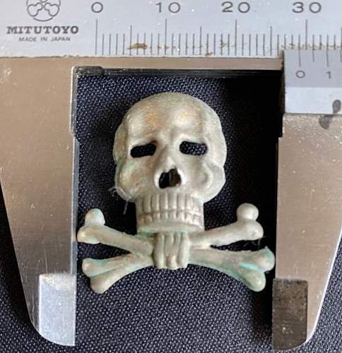 Brunswick - Huzaren traditional- Cap-badge totenkopf REAL or FAKE?