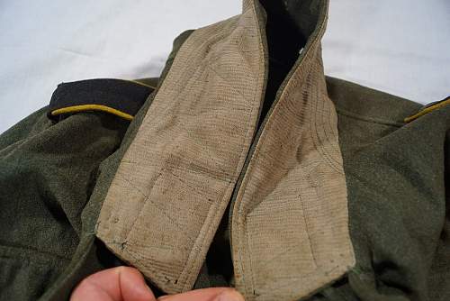 WWII Waffen-SS Elite M40 Götz von Berlichingen &amp; M43 Signal Corps Tunics complete with Insignia (Authentic or Fake?) Help?