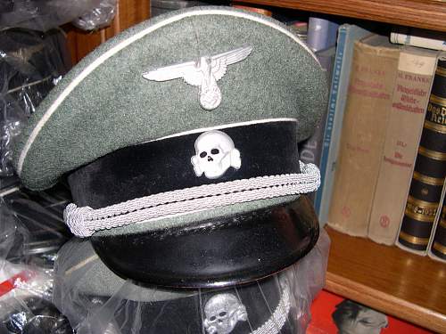 Black Sonderanfertigung cap from the mad house site.