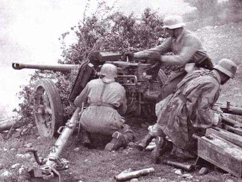 The German Stahlhelm (period photos)