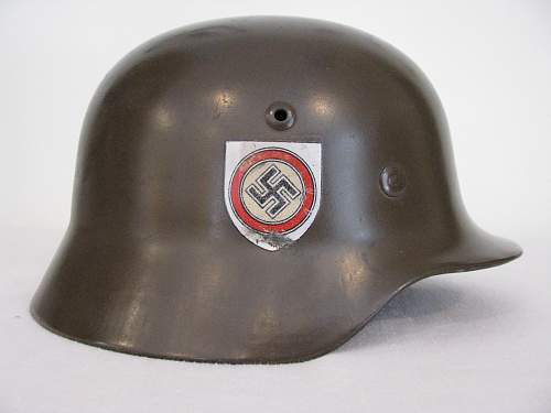 M35 SA Feldherrnhalle Helmet - NS62 - Lot # D.4