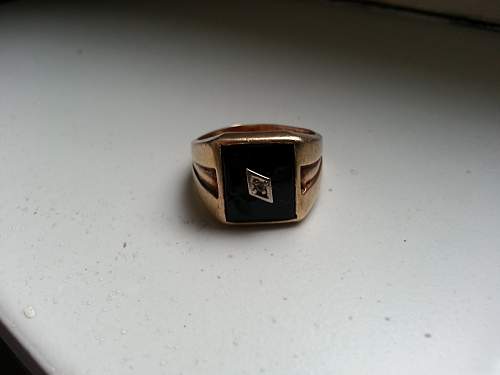 Gold/black ring